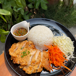 ข้าวไก่กรอบ น้ำจิ้มแจ่ว