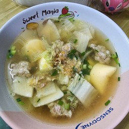 แกงจืดเต้าหู้ไข่ผักกาดขาว