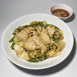 [อร่อยซ่ากับโค้ก] สุกี้แห้งไก่ +  โค้ก ไม่มีน้ำตาล (ขวด)
