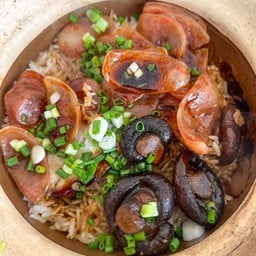 ข้าวอบหม้อดิน กุนเชียง, เห็ดหอม