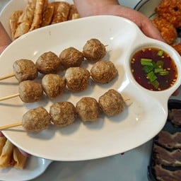 ลูกชิ้นเนื้อปิ้ง 1 ชุด 3 ไม้