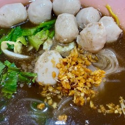 ก๋วยเตี๋ยวลูกชิ้นหมู