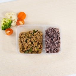 กะเพราเนื้อสับ + ข้าวไรซ์เบอร์รี่