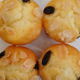 Almond Raisin Muffin