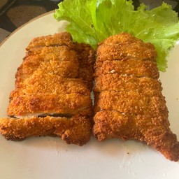 สะโพกไก่ทอดราดซอสฉ่ำๆ
