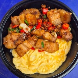 ข้าวไข่ข้น สามชั้นคั่วพริกเกลือ