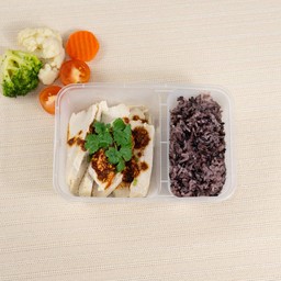 น้ำตกอกไก่ + ข้าวไรซ์เบอร์รี่