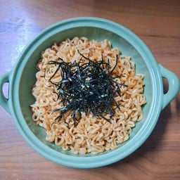 มาม่าเผ็ดเกาหลีซัมยังไม่มีท็อปปิ้ง