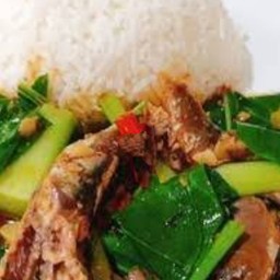 ข้าวคะน้าปลากระป๋อง