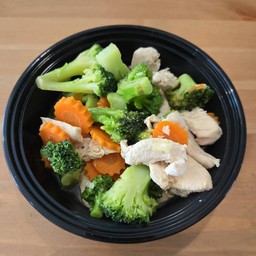 ผัดบล็อคโคลี่อกไก่ (คลีน)(กับข้าว)