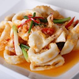 ปลาหมึกผัดไข่เค็ม