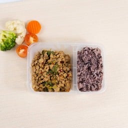 กะเพราหมูสับ + ข้าวไรซ์เบอร์รี่