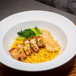 บะหมี่เกี๊ยวกุ้งหมูกรอบ