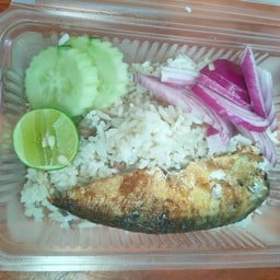 ข้าวขยำปลาทู