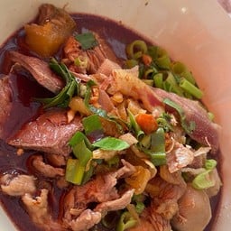 ก๋วยเตี๋ยวเนื้อสด+ตับ ( พิเศษ )