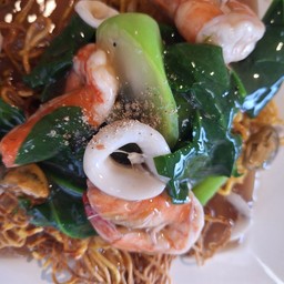 ราดหน้าทะเลหมี่กรอบ