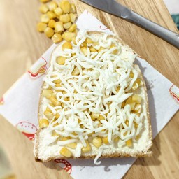 ปังข้าวโพดอบชีส