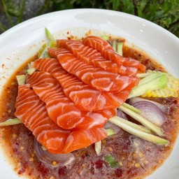 ยำแซลม่อนน้ำปลาร้านัว