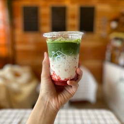 มัทฉะสตรอว์เบอร์รี