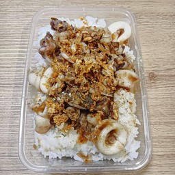 หมึกผัดกระเทียม