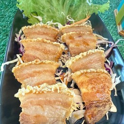 หมูกรอบราดน้ำปลา