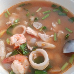 ต้มยำรวมมิตร(หมู ไก่ เครื่องใน กุ้ง หมึก)
