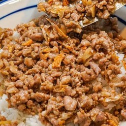 หมูสับทอดกระเทียมราดข้าว