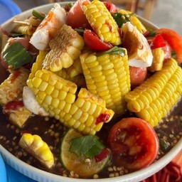 ตำข้าวโพดไข่เค็ม (ปลาร้า)