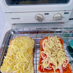 ขนมปังปิ้ง (ซอสพิซซ่า)