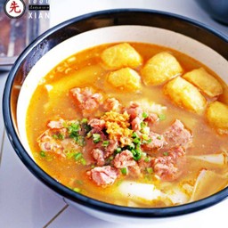 ก๋วยจั๊บเนื้อตุ๋นน้ำซุปหม่าล่าจีน