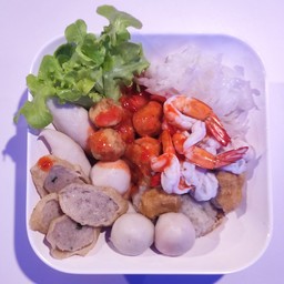 เย็นตาโฟลูกชิ้นปลา ธรรมดา