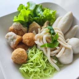 ก๊วยเตี๋ยวลูกชิ้นปลาเยาวราช พิเศษ