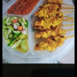 แอ๋หมูสะเต๊ะสะพานลอยหรรษา