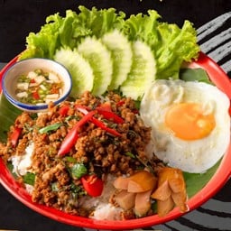 ข้าวกะเพราถาด หมูสับ