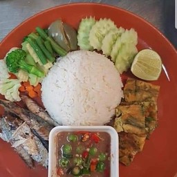 ข้าวสวยน้ำพริกกะปิปลาทูชะอมทอด