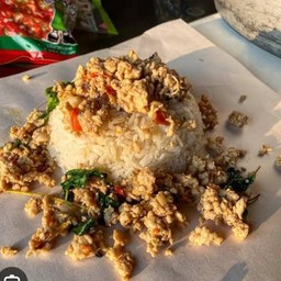 เมนูใหม่ พี่น้อง (กะเพราไก่ห่อ 1แถม1)