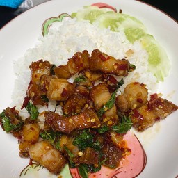 ข้าวกระเพราหมูกรอบ