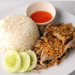 ข้าวหมูทอดกระเทียม