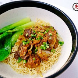 บะหมี่แห้งเนื้อตุ๋นผัดหม่าล่าจีน