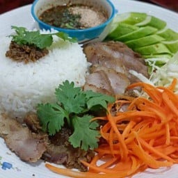 "แจ๋วแจ๋ว" หมูกระเทียมพริกไทย สุขสวัสดิ์