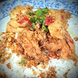 ทะเลคั่วพริกเกลือราดข้าว