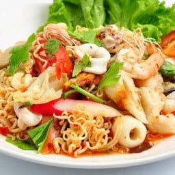 ยำมาม่า (หมูสับ)