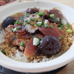 ข้าวอบหม้อดิน หมูสับ, กุนเชียง,ปลาเค็ม, เห็ดหอม
