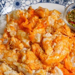 ไข่คั่วน้ำปลาราดข้าว