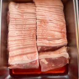 สองชั้นลอกหนัง 1 ขีด