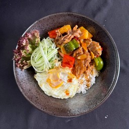 เนื้อผัดสับปะรดราดข้าว