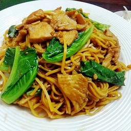 ผัดซีอิ๊วเส้นเหลือง