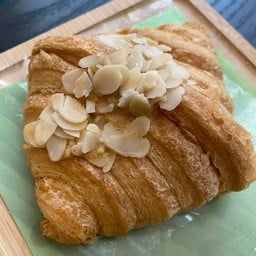 ครัวซองค์อัลมอนด์