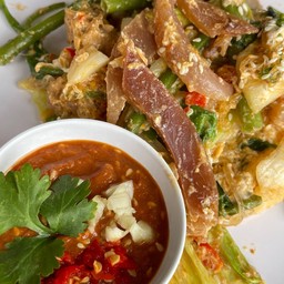 สุกี้แห้งผัดไข่หมู + หมึกกรอบ