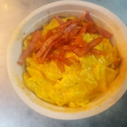 ข้าวไข่ข้นหน้าแฮม